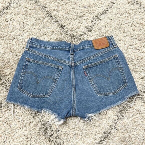 Levi’s 501 Women’s Button Fly Cut Off Denim Jean Shorts Size 28 - Picture 4 of 9